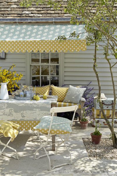 Alfresco dining scene