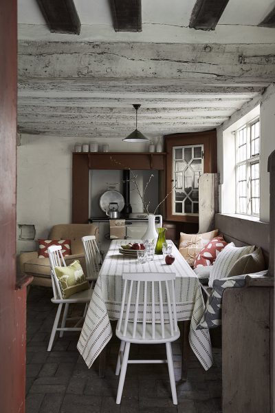 traditional cottage kitchens