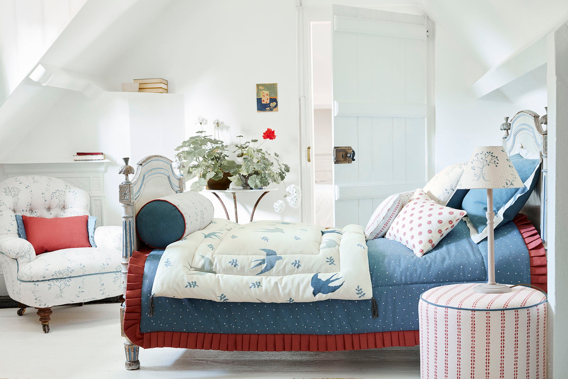 Image showcasing Small Country Cottage Interior Design Ideas