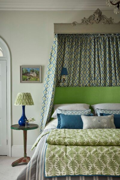 Bed canopy in colourful green fabric