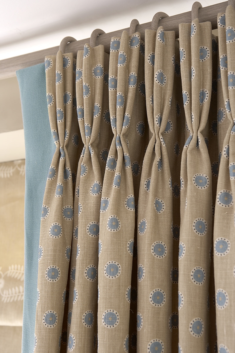 spotty curtains with pleats
